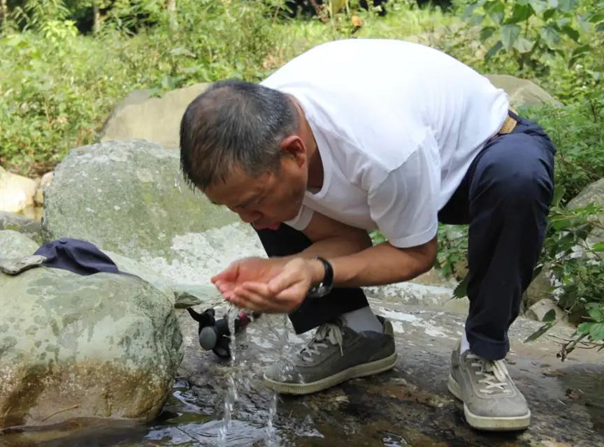 农夫山泉钟睒睒成为首富_农夫山泉的崛起之路_钟睒睒与农夫山泉的崛起