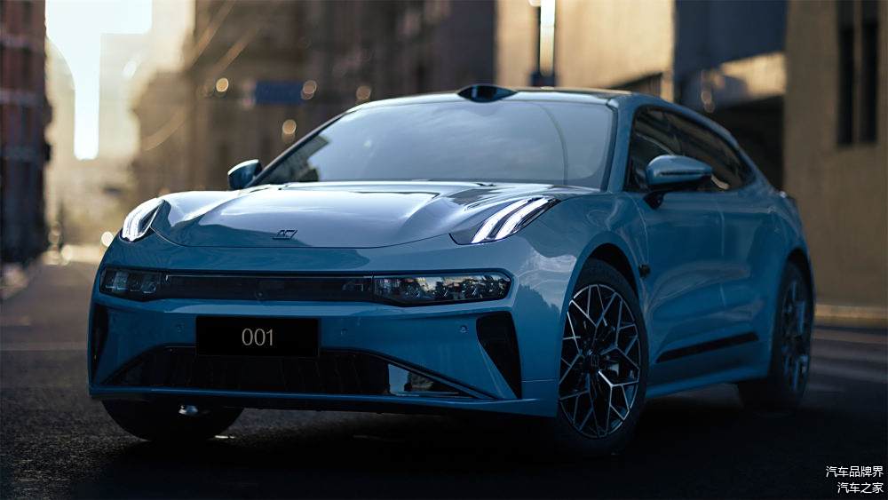 极氪001与特斯拉Model Y家庭出行对比：智能、舒适与安全的全方位解析