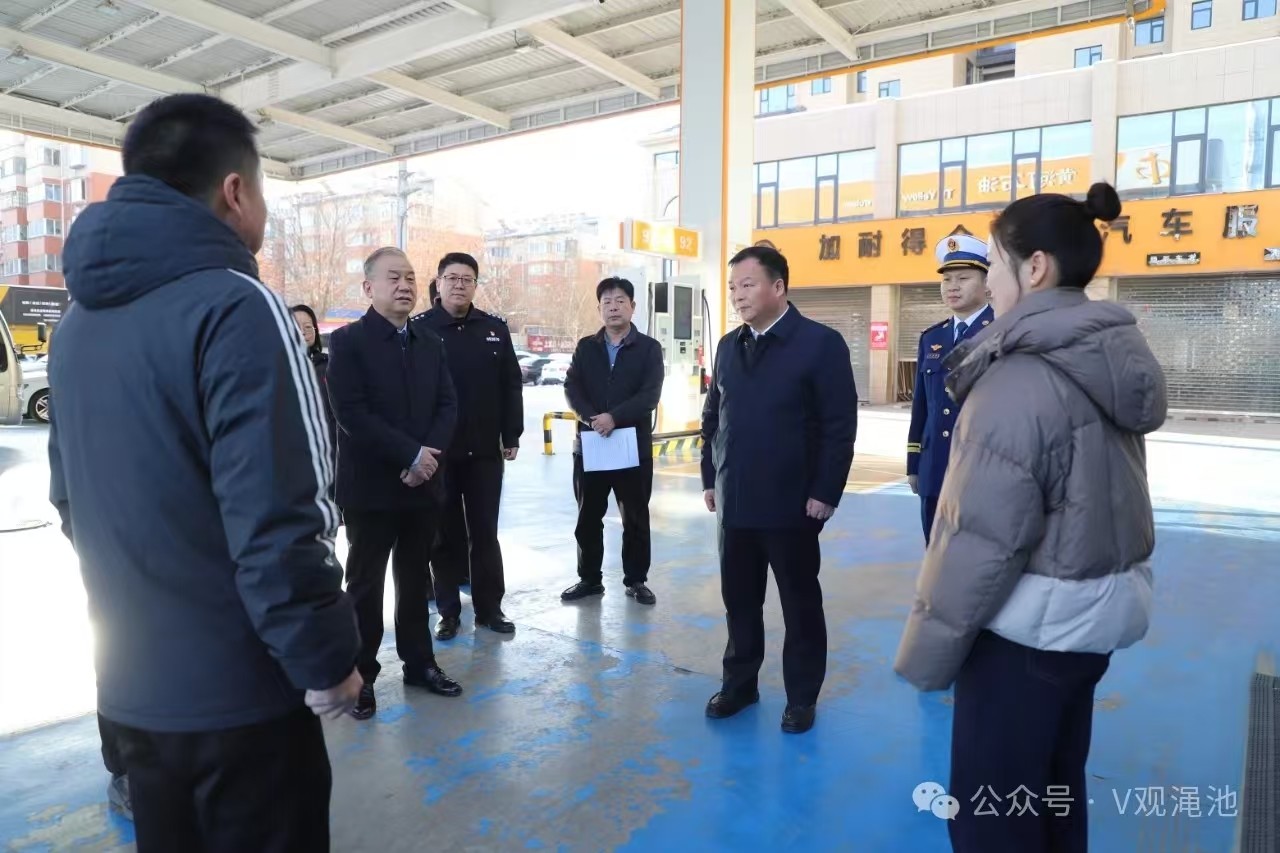 筑牢安全防线：县委书记钱程带队检查节日市场供应与安全生产