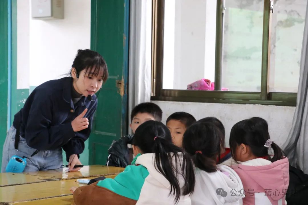 赤蓝桥小学梁思思分享心理健康促进新视角：从心理危机干预到全校园心理健康教育