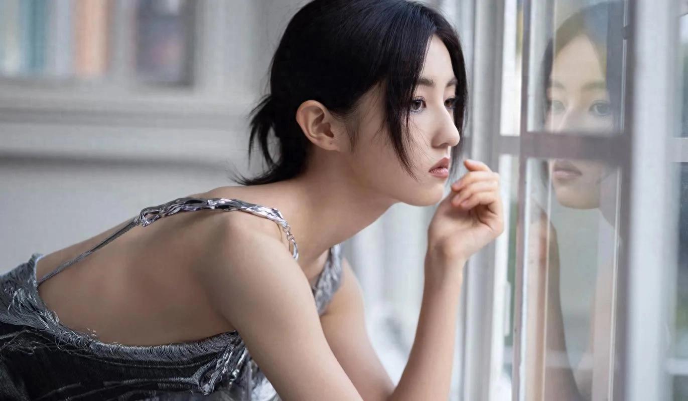 张子枫：从童星到新生代演技派代表的成长之路